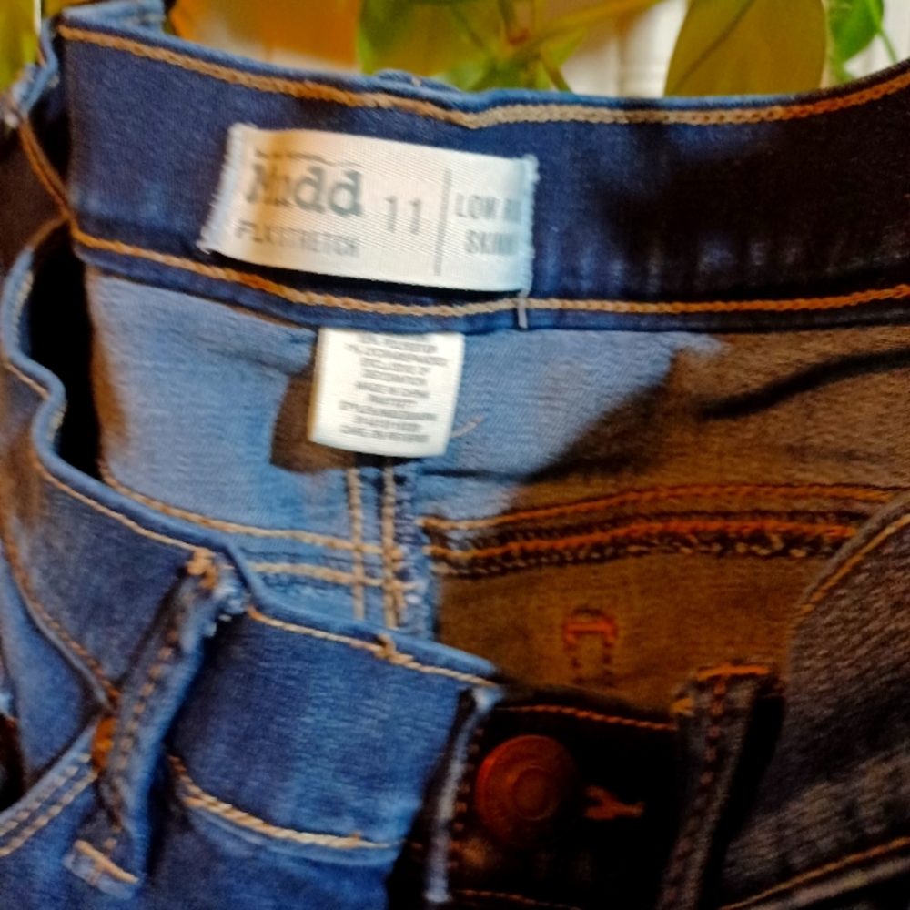 MUD 11 Distressed Jean's EUC